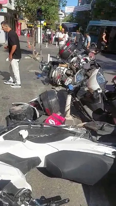 Kağıthane'de zincirleme kaza! Kameralara yansıdı